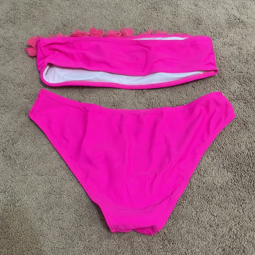 Bathing suits - Picture 7 of 15